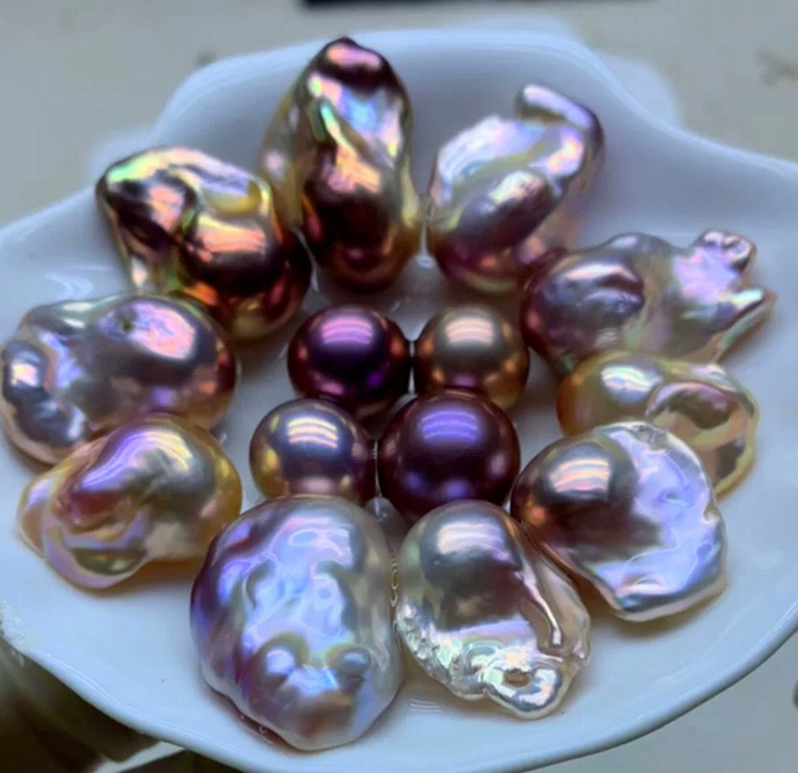 004.King Baroque Pearl (2 Baroques and 1 middle pearl)