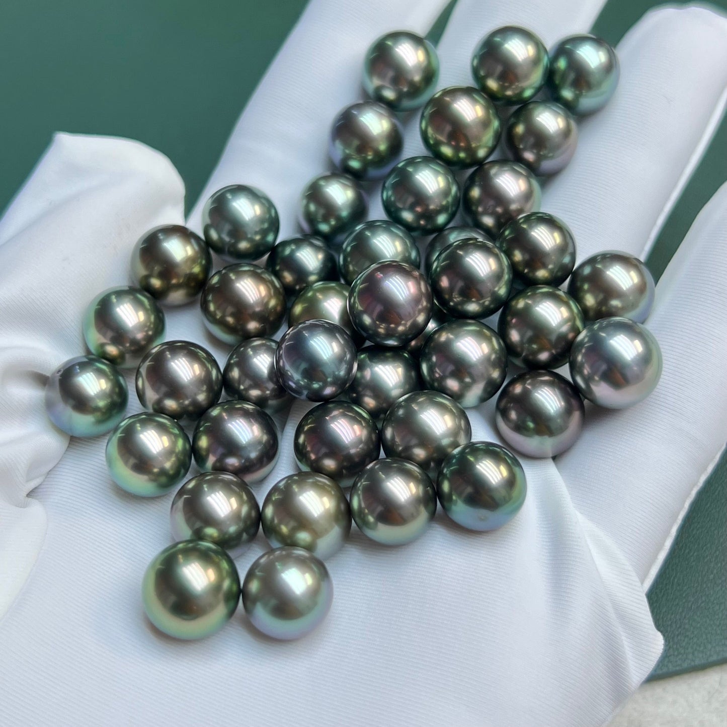 026.Seawater pearl black Tahitian  pearl (one clam contain one inside)