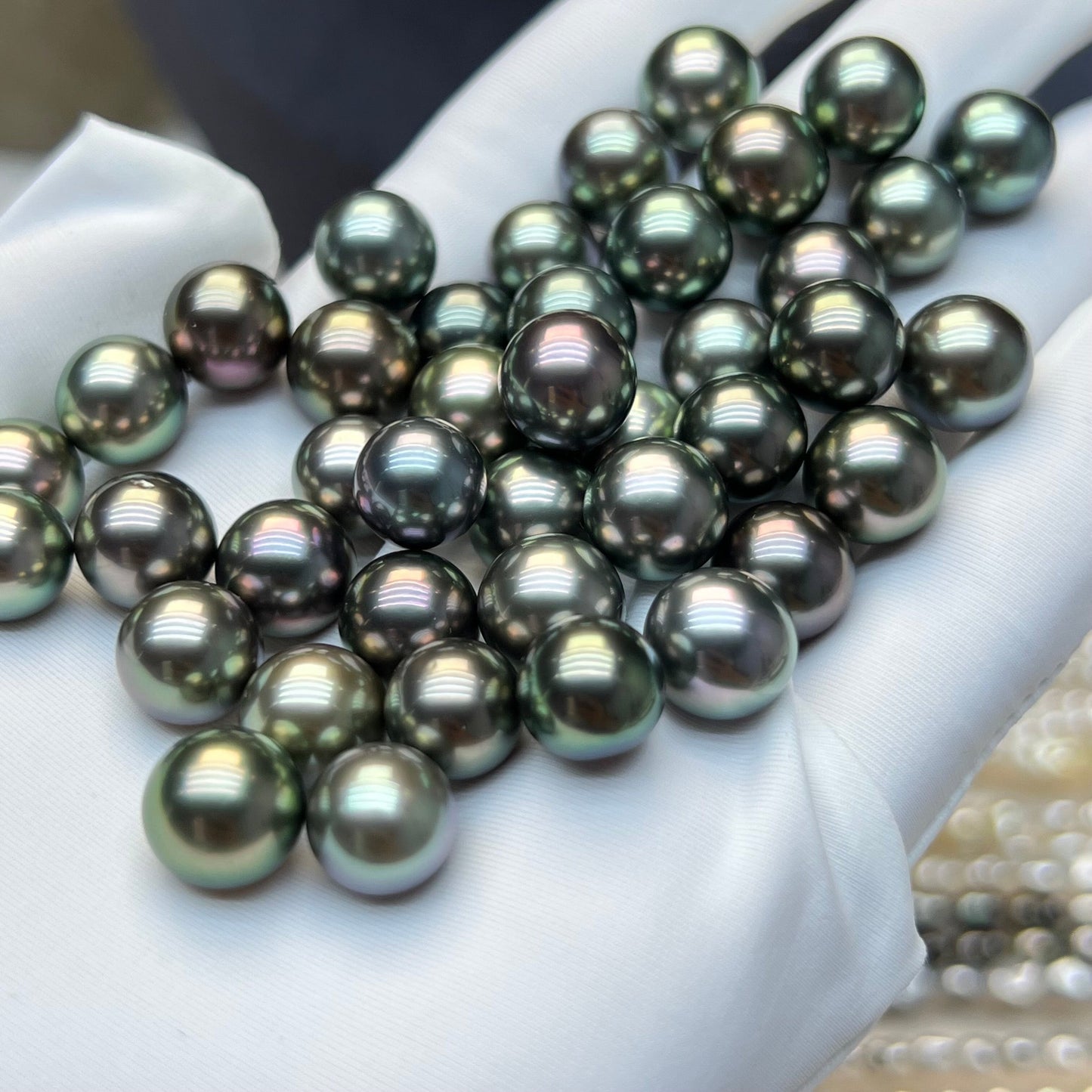 026.Seawater pearl black Tahitian  pearl (one clam contain one inside)